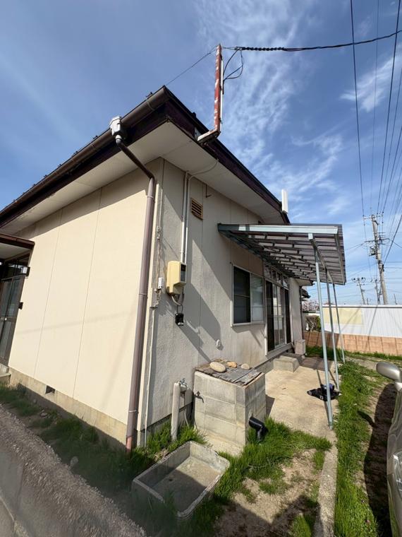 東北最大級の温泉街に溶け込んだ平屋住宅の写真