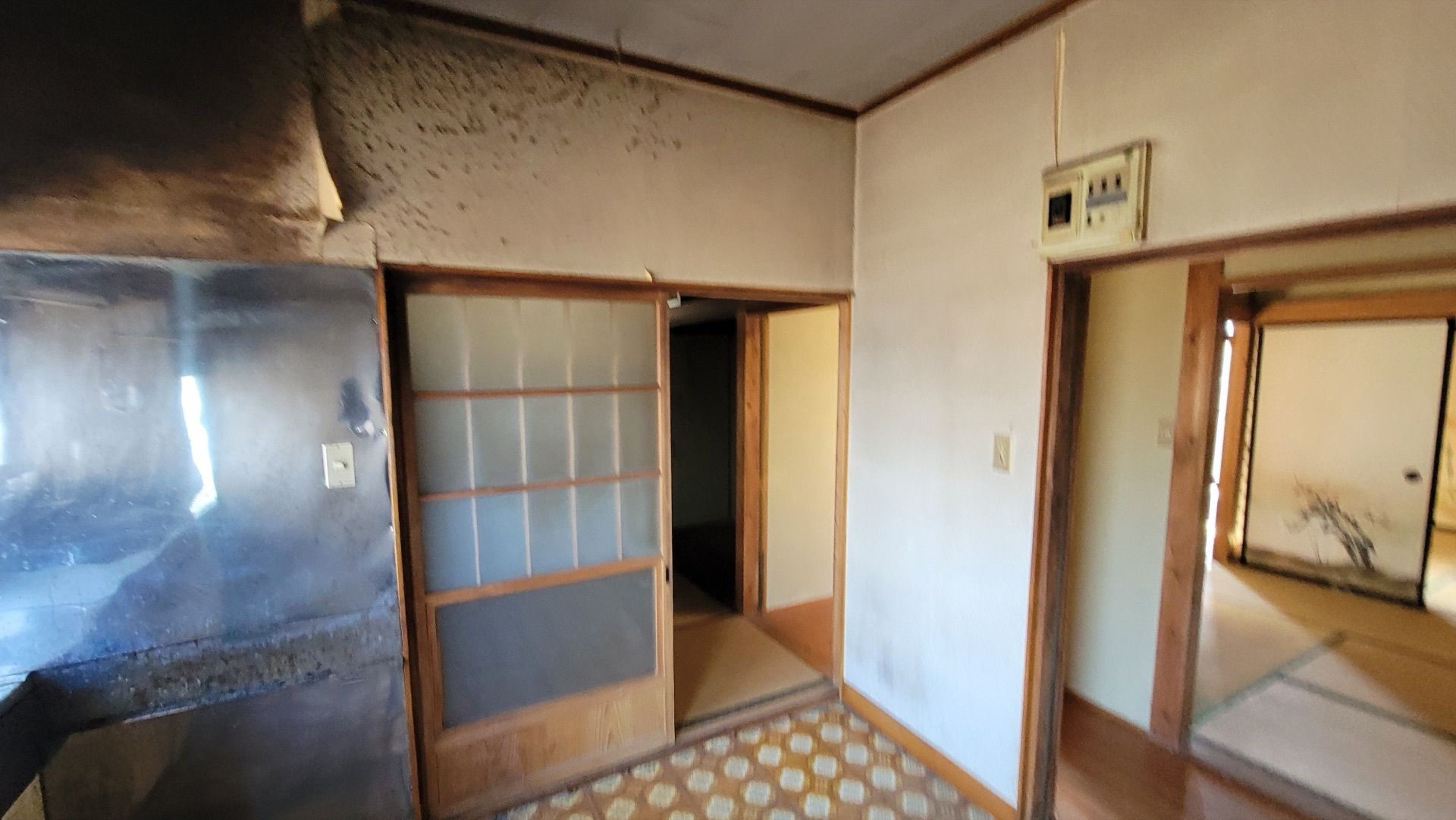 和モダンのミニマリズムな暮らしが出来る家（Before（再生前） 写真2）