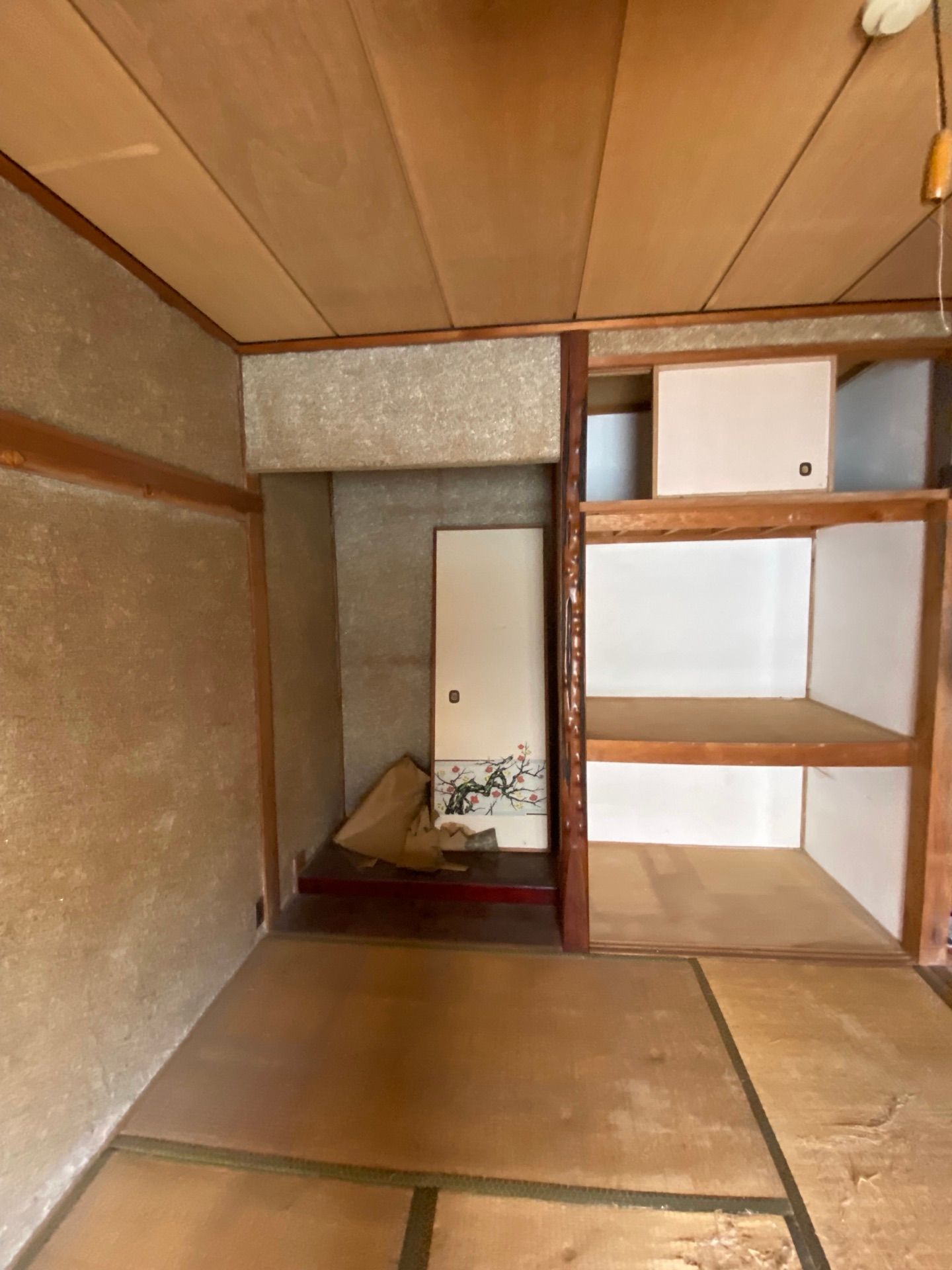 屋根付き駐車スペースの有る　フルリノベーション物件（Before（再生前） 写真6）