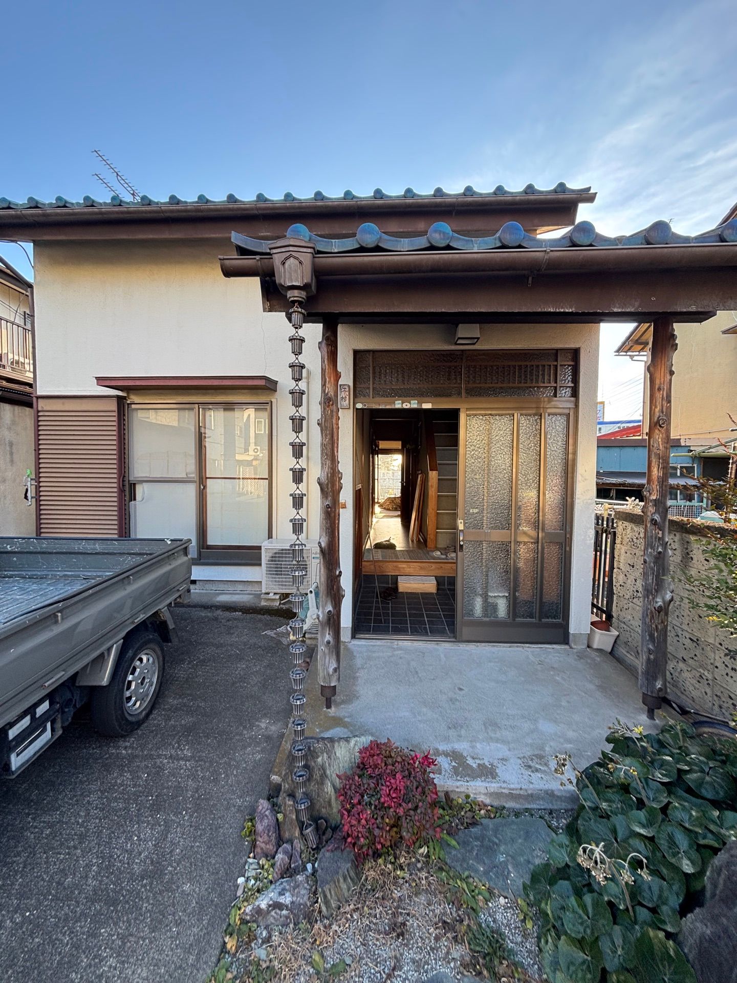 玄関吹き抜けと屋根裏収納がある家（Before（再生前） 写真1）