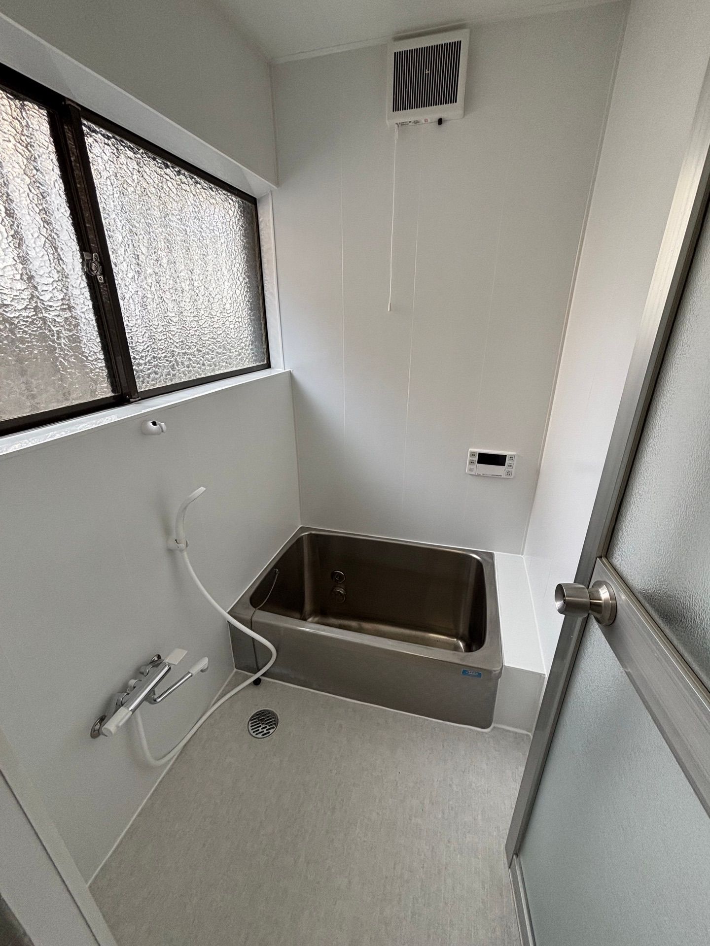 玄関吹き抜けと屋根裏収納がある家（After（再生後） 写真6）