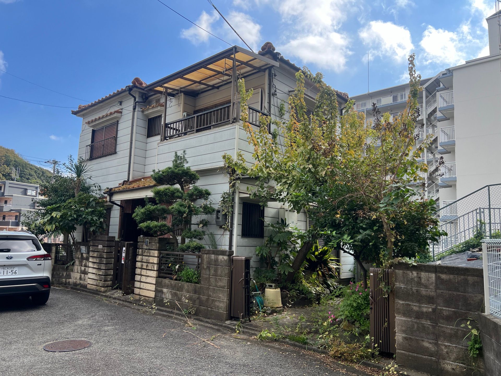 駐車スペースを新設した閑静な住宅街の立派な戸建（Before（再生前） 写真1）