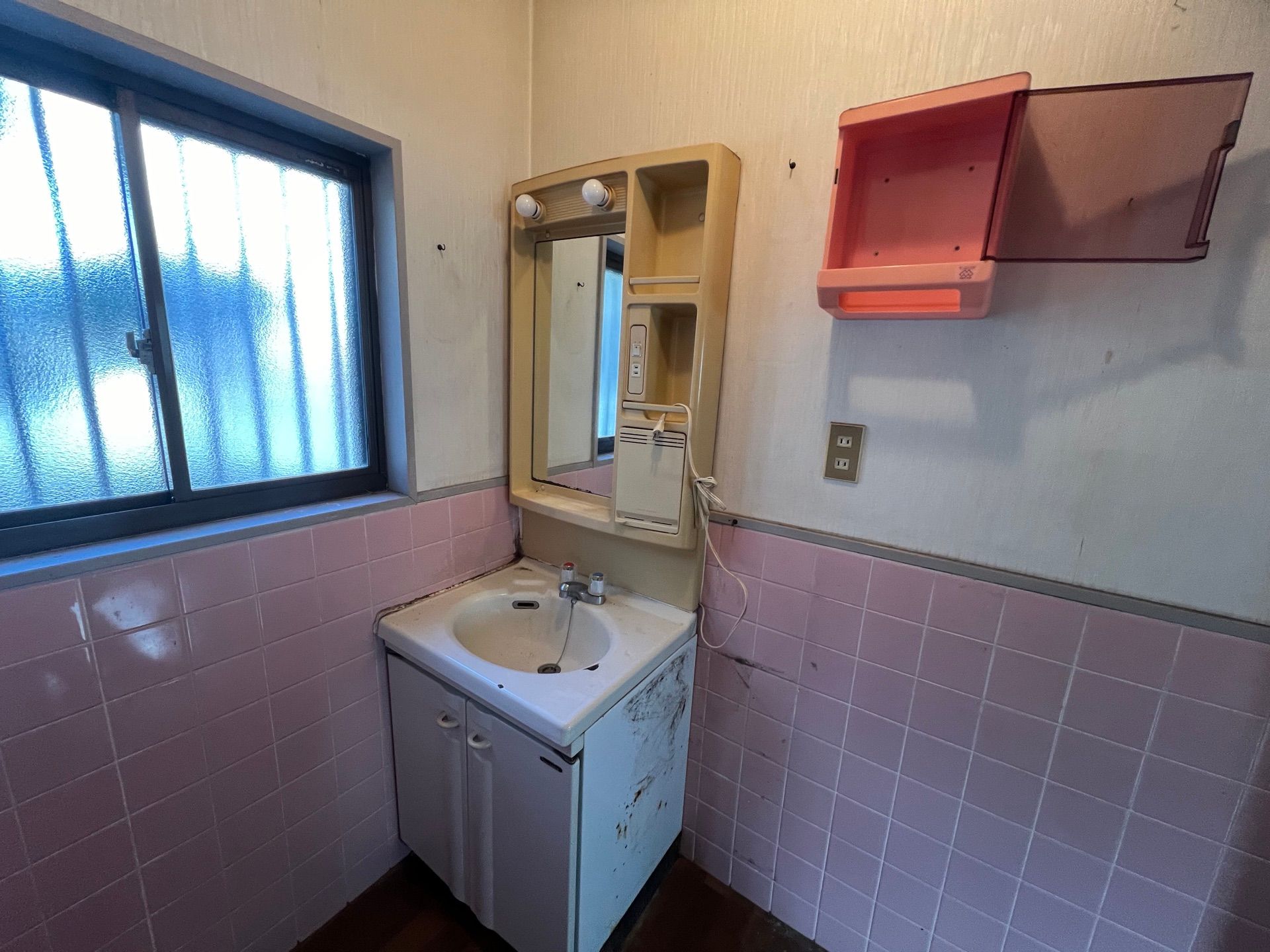 駐車スペースを新設した閑静な住宅街の立派な戸建（Before（再生前） 写真8）