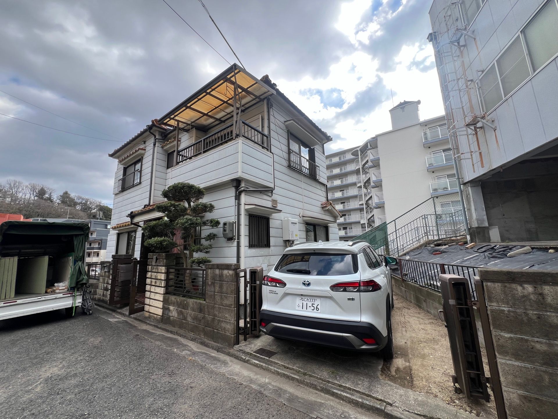 駐車スペースを新設した閑静な住宅街の立派な戸建の写真