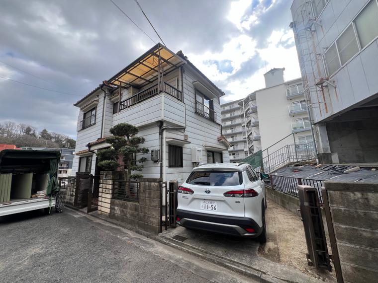 駐車スペースを新設した閑静な住宅街の立派な戸建の写真